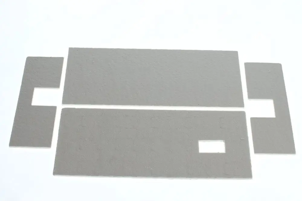 Graue Isolationskomponenten, verteilt in verschiedenen Formaten, geeignet für Bosch-Produkte, auf weißem Hintergrund.